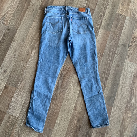 Levi’s Jean - Picture 2 of 3